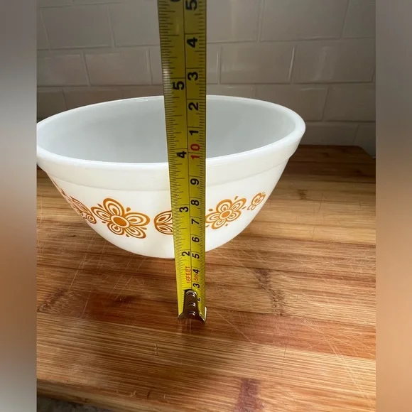 Vintage Pyrex Bowl - Picture 5 of 12